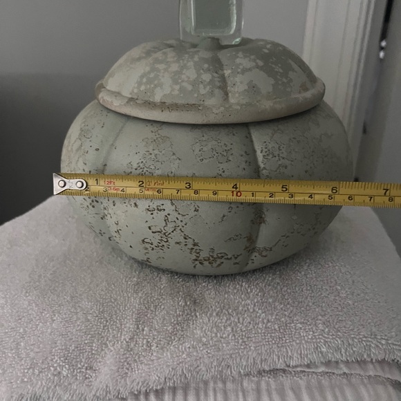 VINTAGE GREEN/ GOLD FLECKS PUMPKIN WITH LID AND STAND - Picture 4 of 13